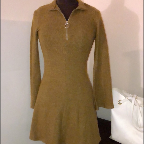 🌺🌺SOLD 🌺🌺Mini bell sleeve sweater dress size - Picture 1 of 5